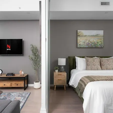 Sunset Views In Chic Condo By Cn Tower